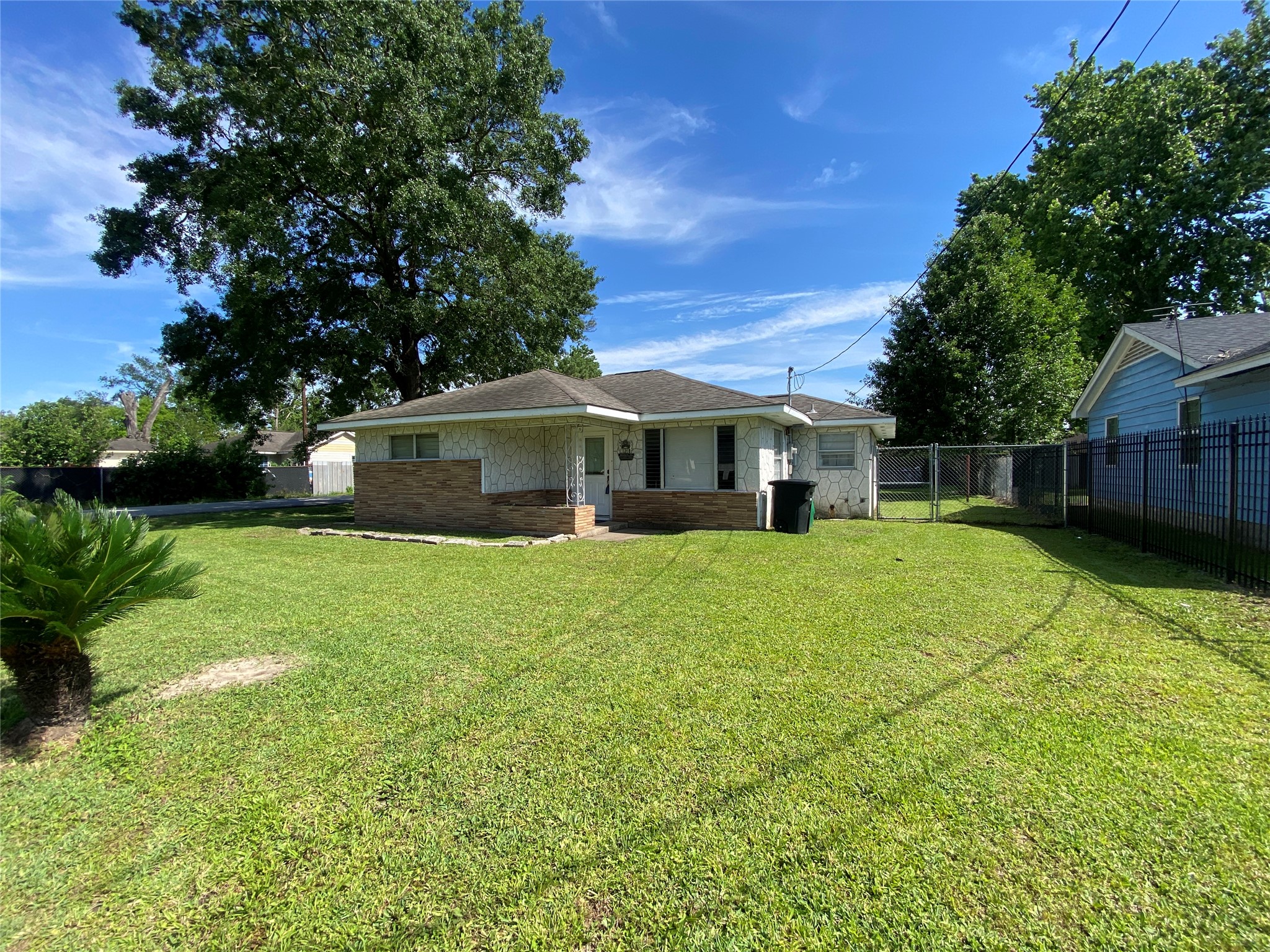 8038 Woodlyn Road Houston, TX 77028 - Photo 2 of 14