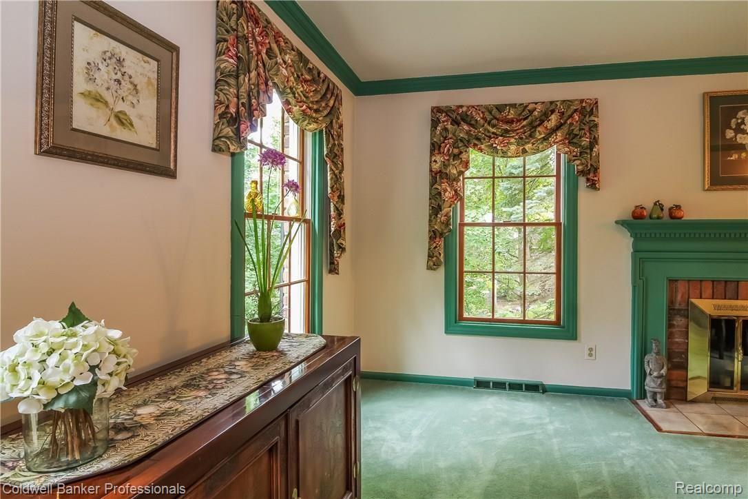 25348 Farmington Road Farmington, MI 48336 - Photo 3 of 27 014-4515212-large.jpg