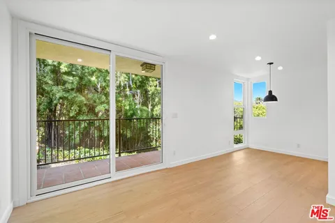 $899,000 | 23901 Civic Center Way, Unit 126, Malibu, CA 90265