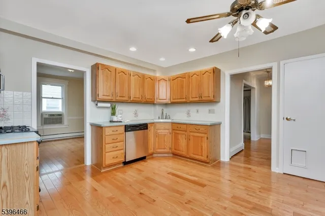 $3,000 | 32 Washburn Place, Unit 1, Caldwell, NJ 07006