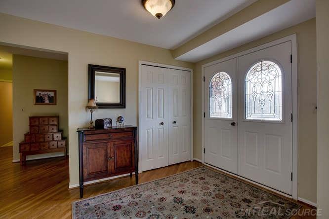 560 Pinehurst Drive Rochester Hills, MI 48309 - Photo 3 of 31