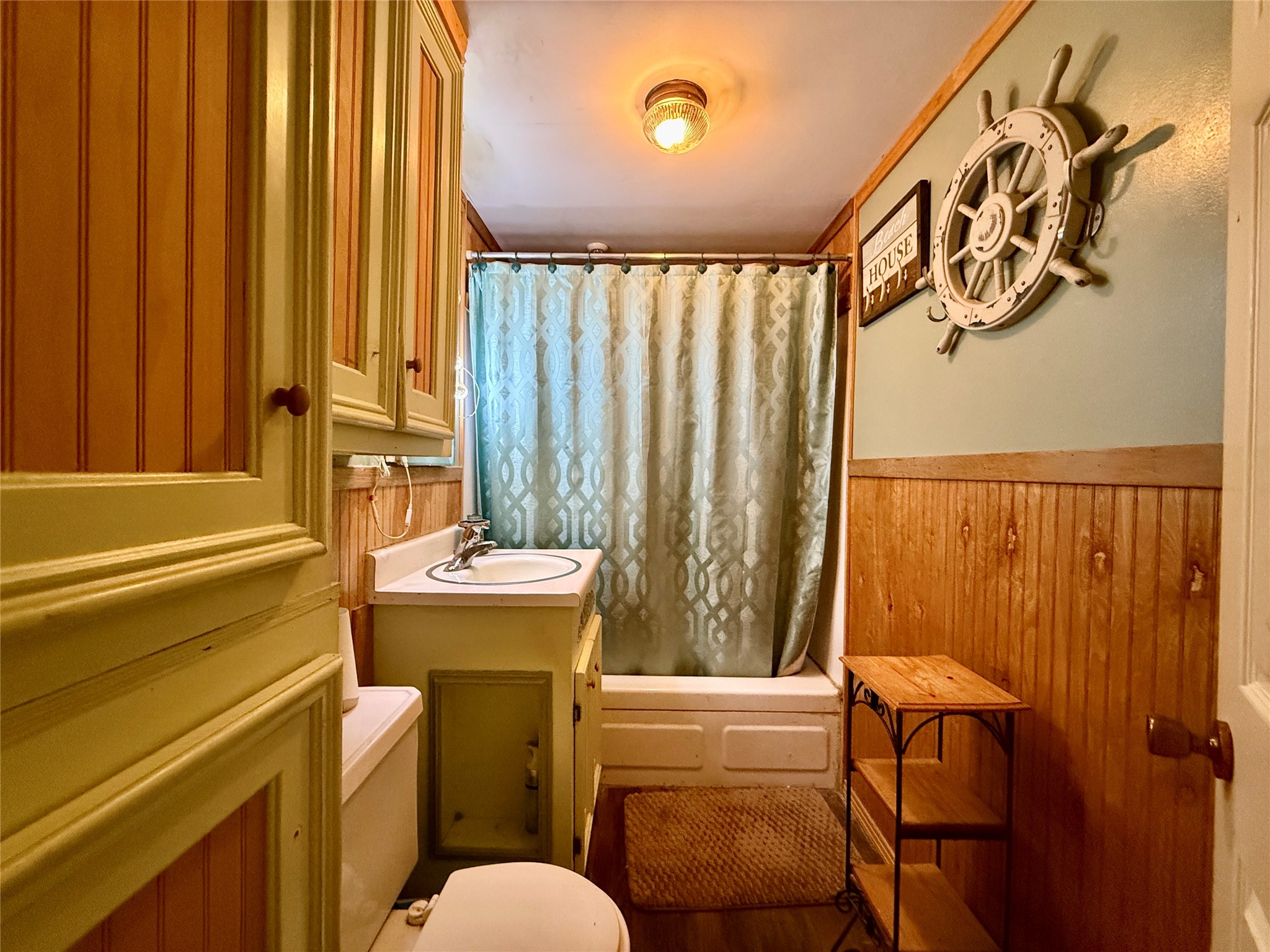 2527 Bastrop Street Angleton, TX 77515 - Photo 14 of 28 Bathroom