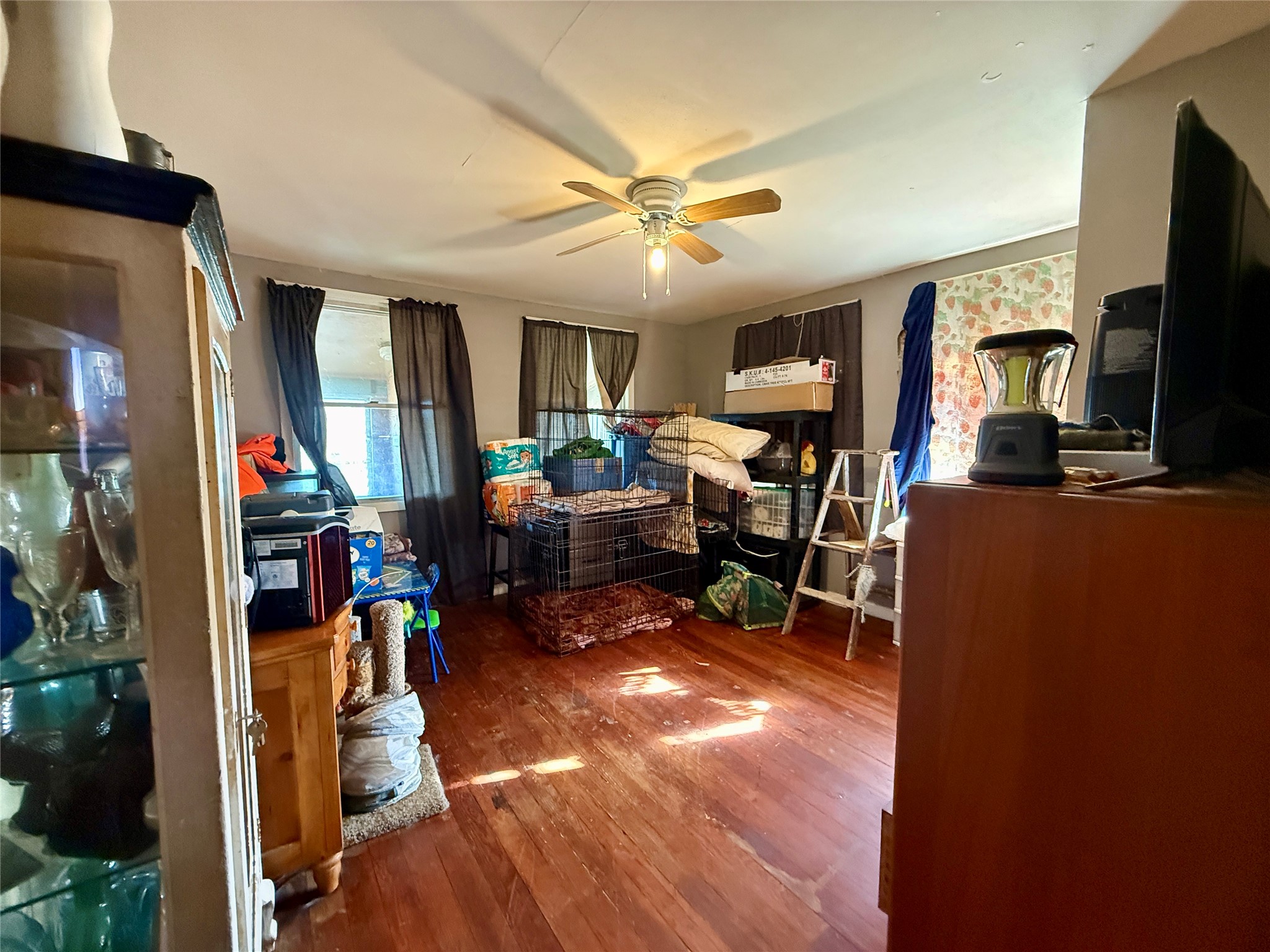 2527 Bastrop Street Angleton, TX 77515 - Photo 17 of 28 Bedroom 2 set up as office