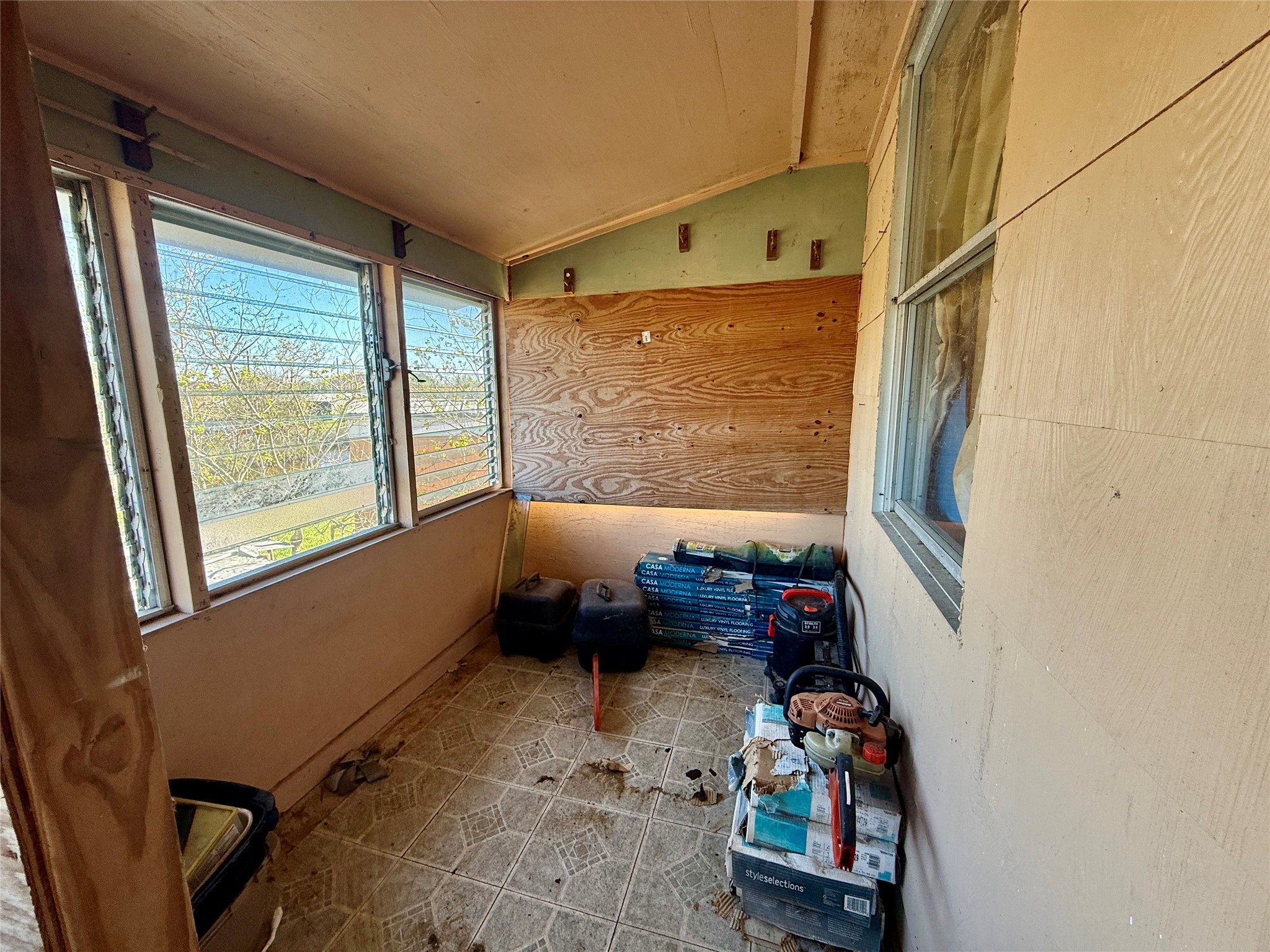 2527 Bastrop Street Angleton, TX 77515 - Photo 21 of 28 Storage space