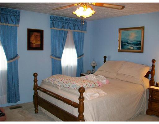 Springwood Square, Unit 3C Harwick, PA 15049 - Photo 5 of 9 Master Bedroom. With Walk In Closet