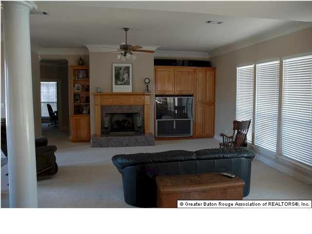 16913 Sunset Point Court Baton Rouge, LA 70816 - Photo 3 of 5 Gallery Image 3