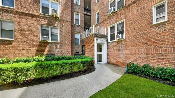 $125,000 | 5644 Netherland Avenue, Unit 4B | North Riverdale