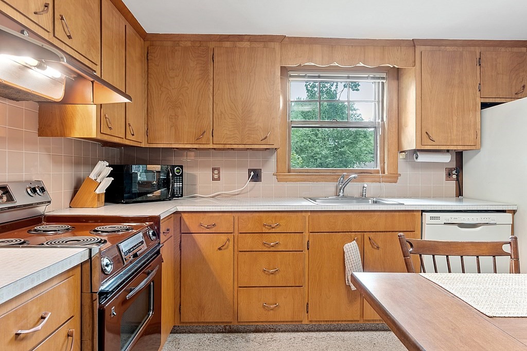 12 Rangeway Road Billerica, MA 01862 - Photo 9 of 34