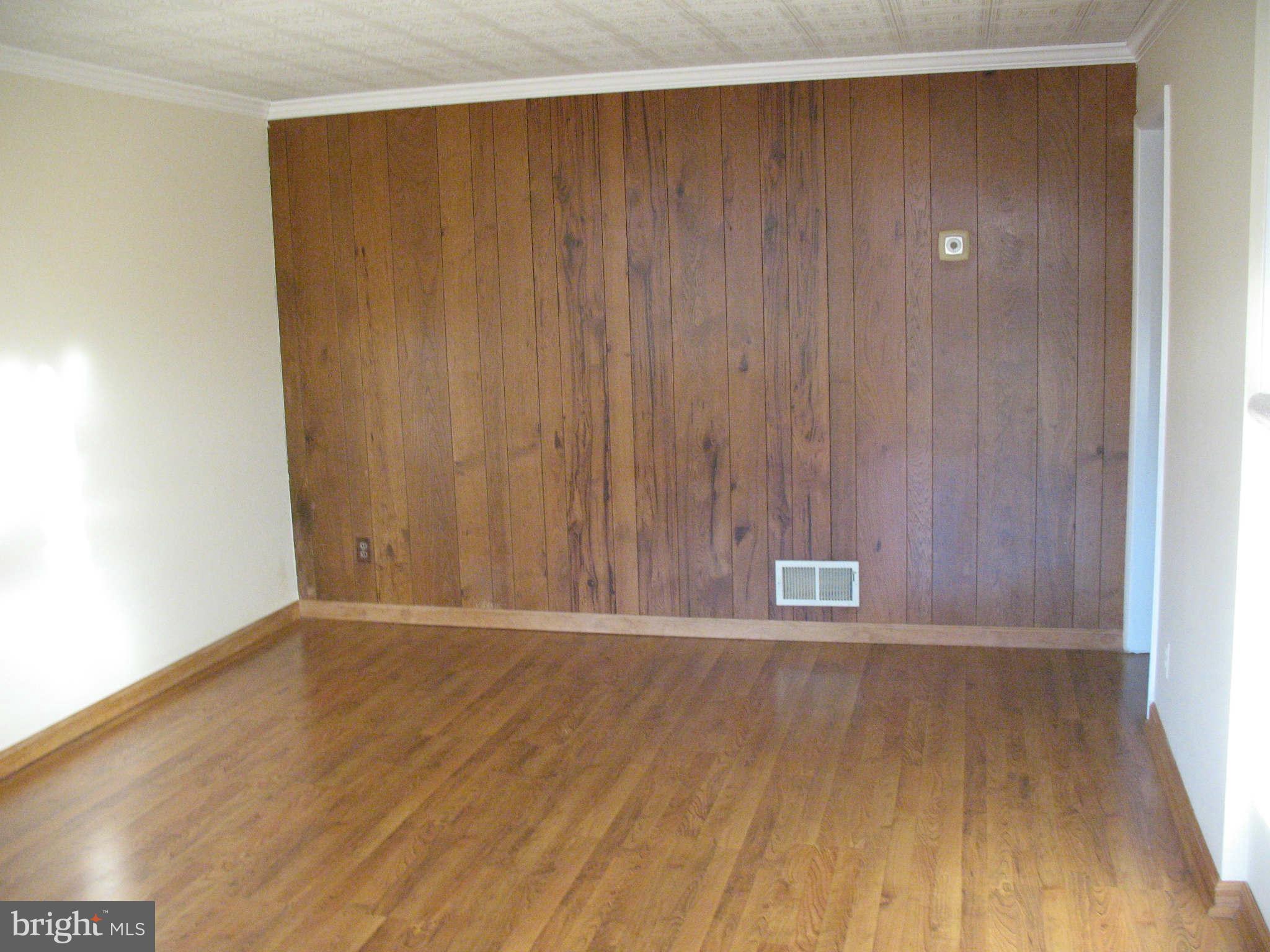 7322 Kirtley Road Baltimore, MD 21224 - Photo 9 of 21 Spacious LR