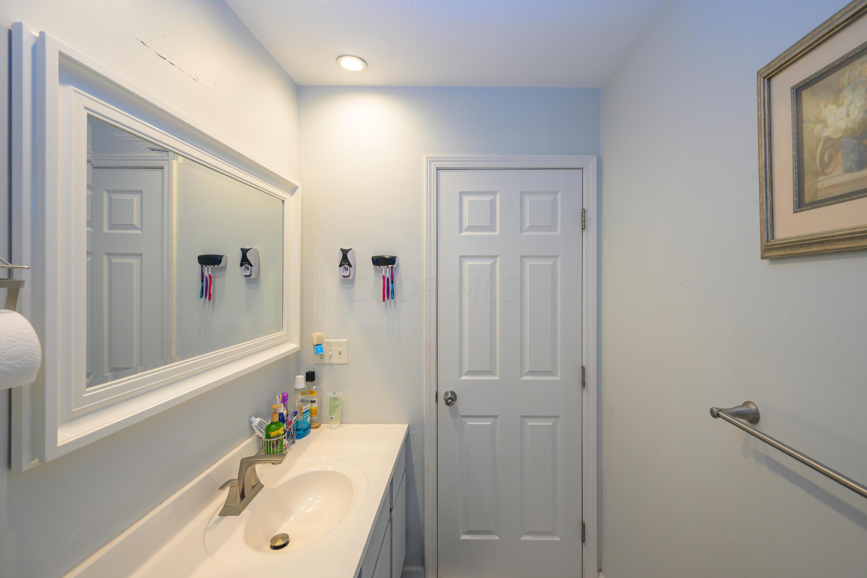 3466 Negley Road Columbus, OH 43232 - Photo 16 of 44 YXB_9892