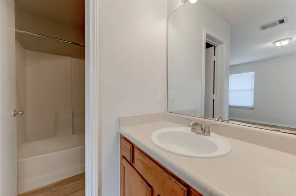 $1,250 | 3301 El Salido Parkway, Unit 611, Cedar Park, TX 78613