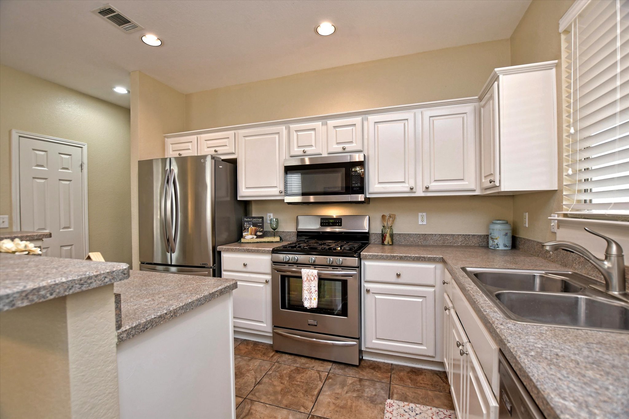 121 Buttercup Trail Georgetown, TX 78633 - Photo 11 of 31 Plenty of cabinet and counter space.