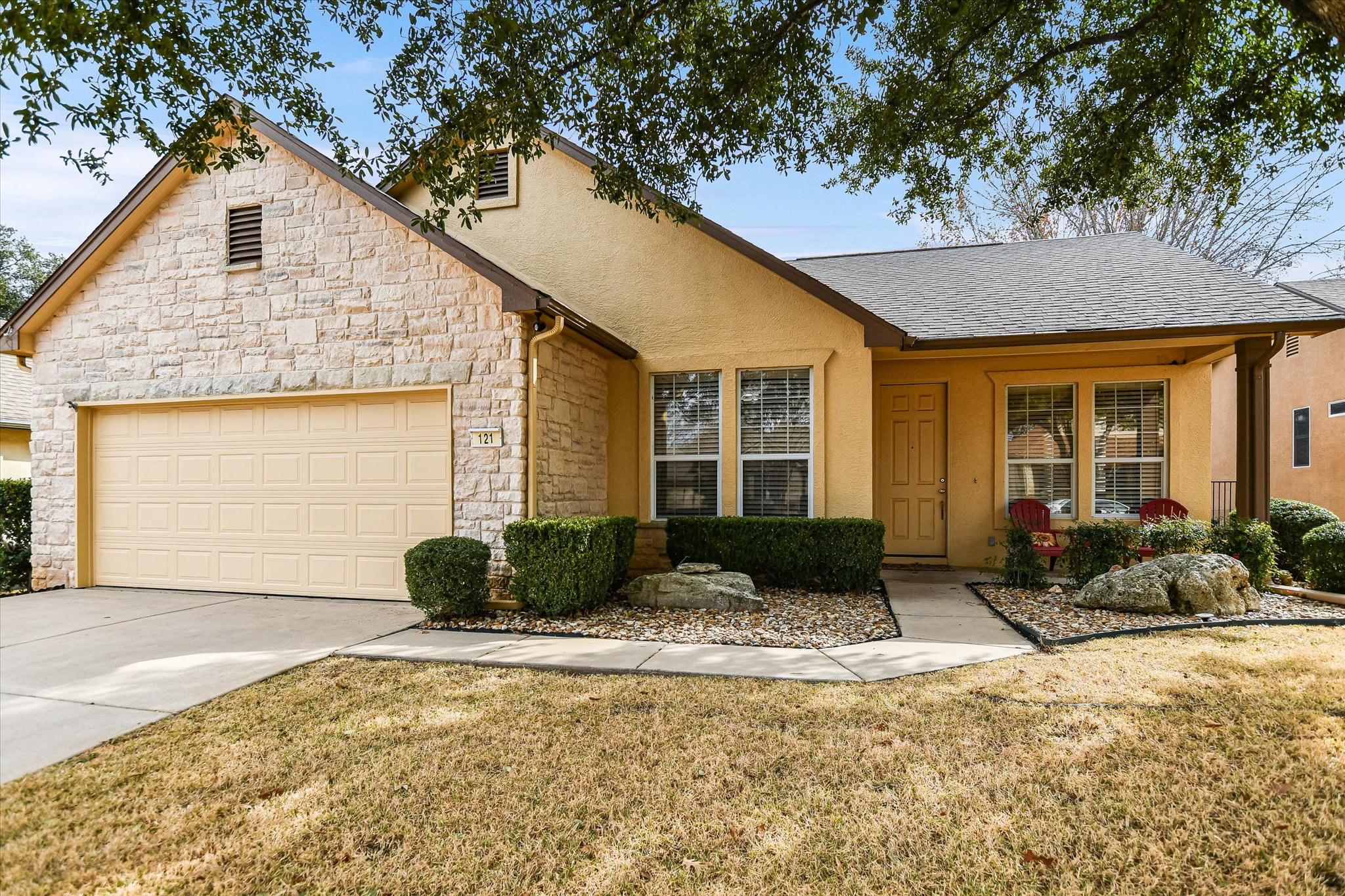 121 Buttercup Trail Georgetown, TX 78633 - Photo 3 of 31 Great curb appeal for this home.