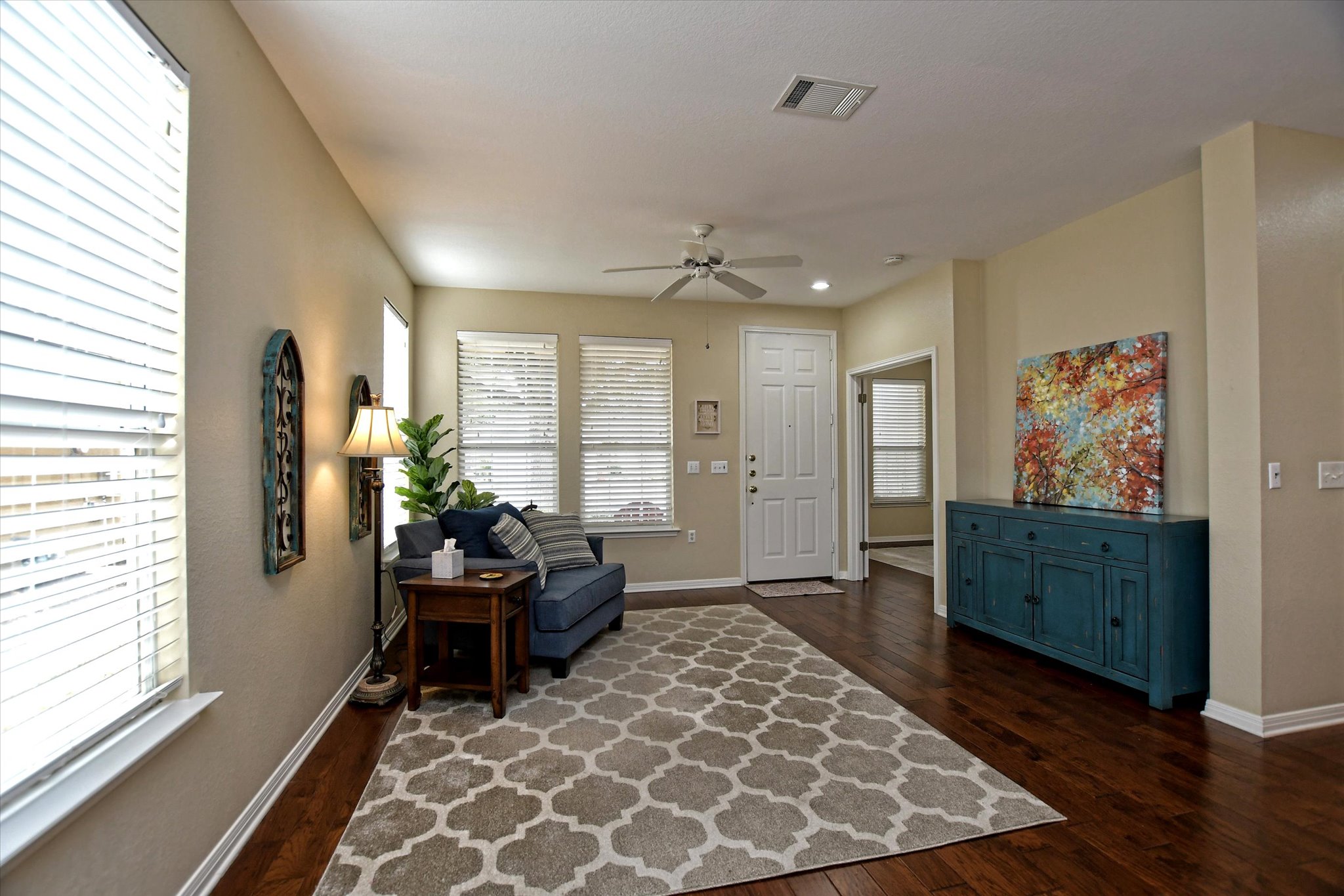 121 Buttercup Trail Georgetown, TX 78633 - Photo 4 of 31 Living room