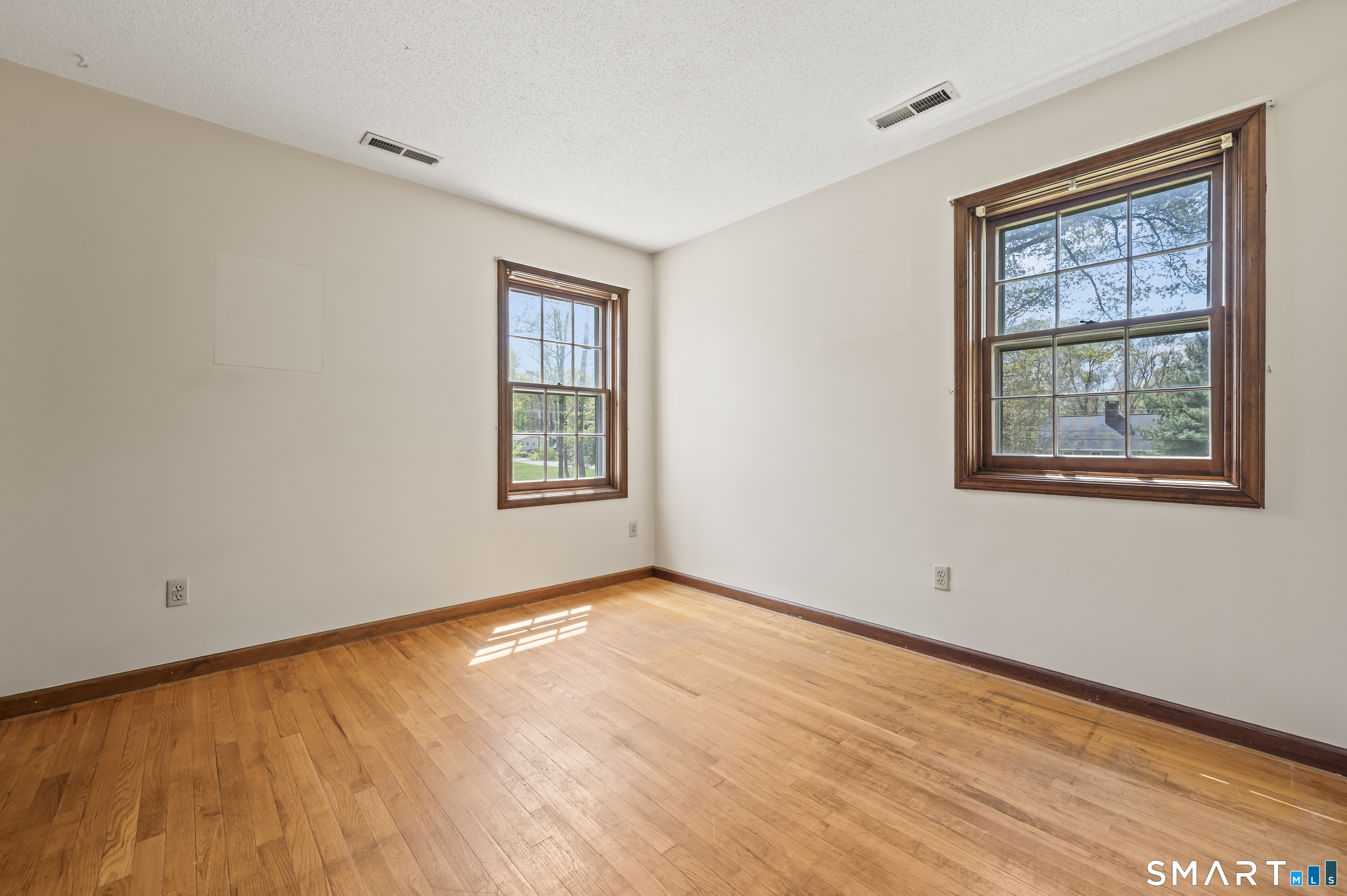 117 Charter Oak Road Southbury, CT 06488 - Photo 32 of 40 an empty room with a window