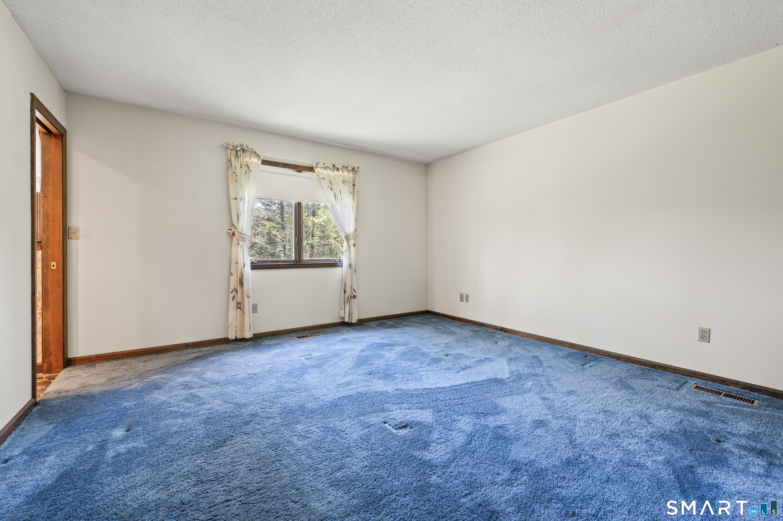 117 Charter Oak Road Southbury, CT 06488 - Photo 38 of 40 an empty room with window