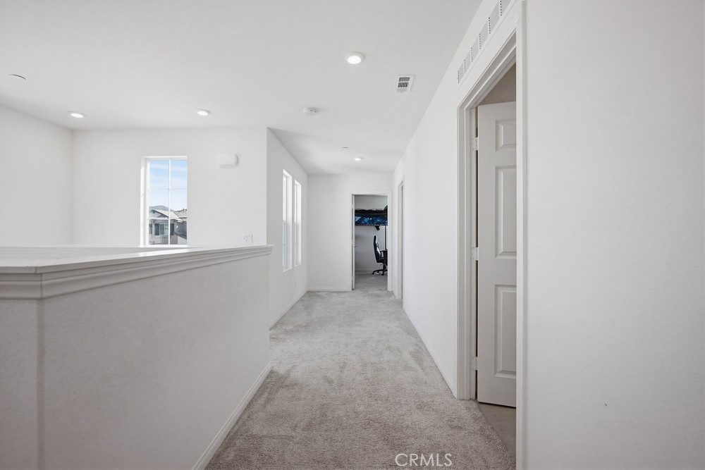 950 Helena Ridge Lake Elsinore, CA 92530 - Photo 18 of 41