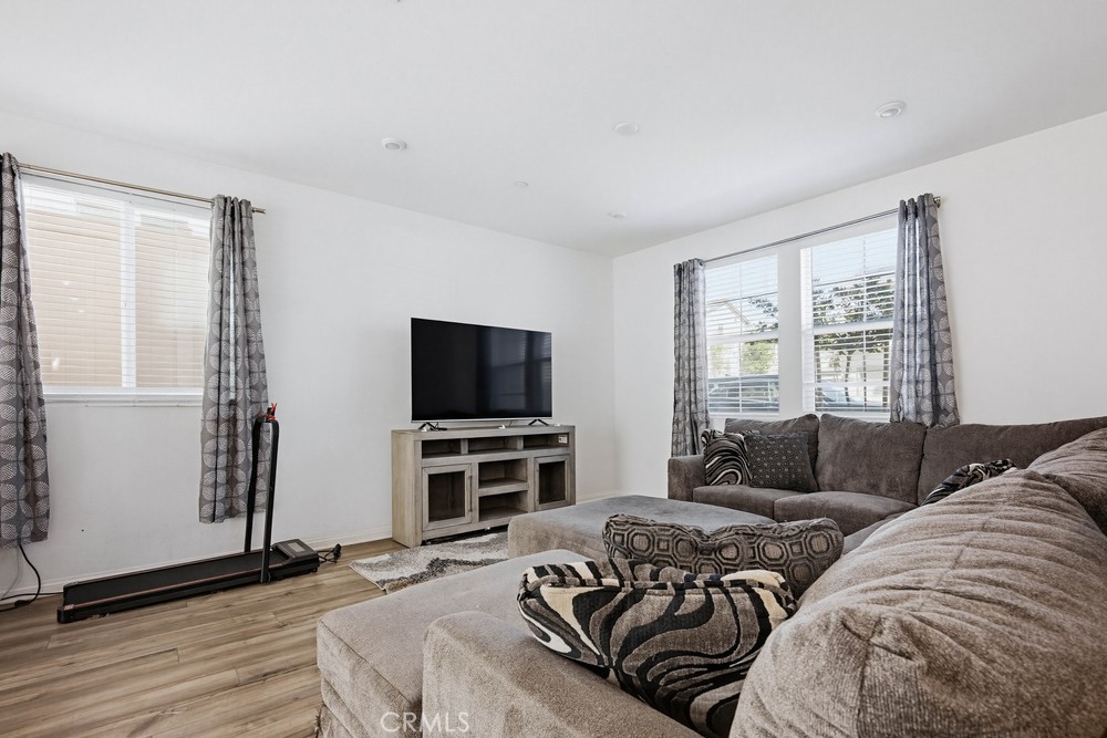 950 Helena Ridge Lake Elsinore, CA 92530 - Photo 8 of 41