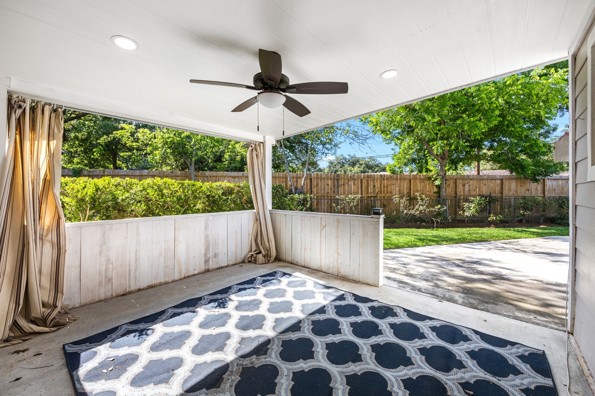 10310 Mayfield Road Houston, TX 77043 - Photo 37 of 49 Covered patio