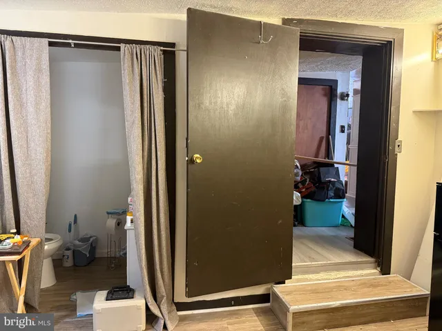 a view of entryway with furniture