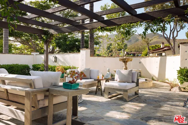 a view of a backyard with sitting area and furniture