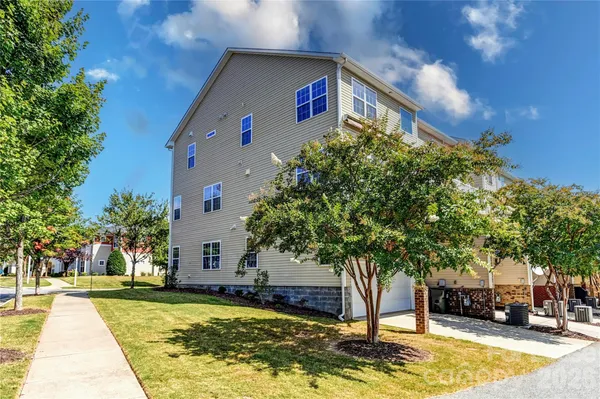 $2,500 | 19002 Lake Breeze Drive, Cornelius, NC 28031