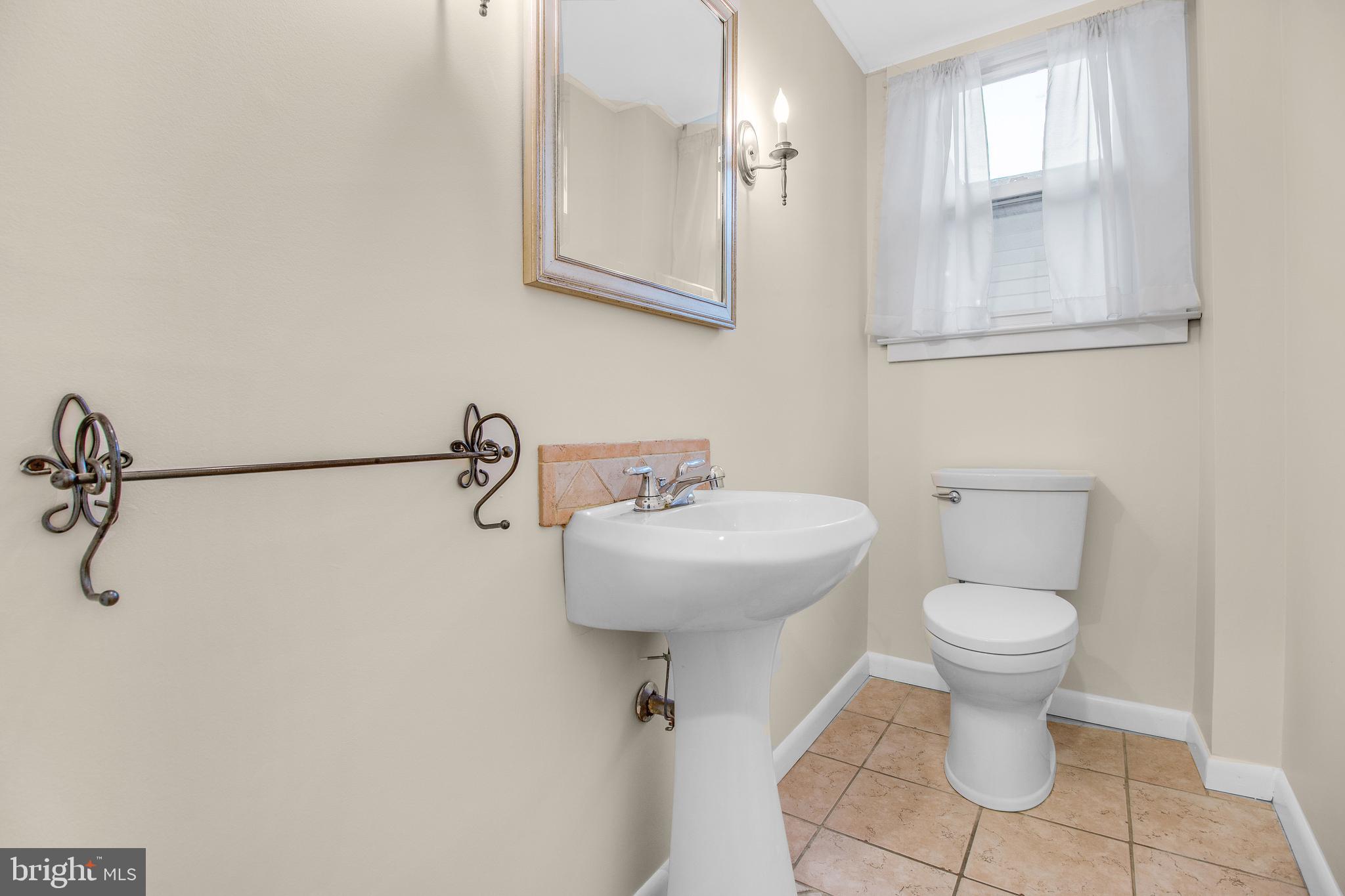 19 Birch Road Malvern, PA 19355 - Photo 34 of 54 Powder room