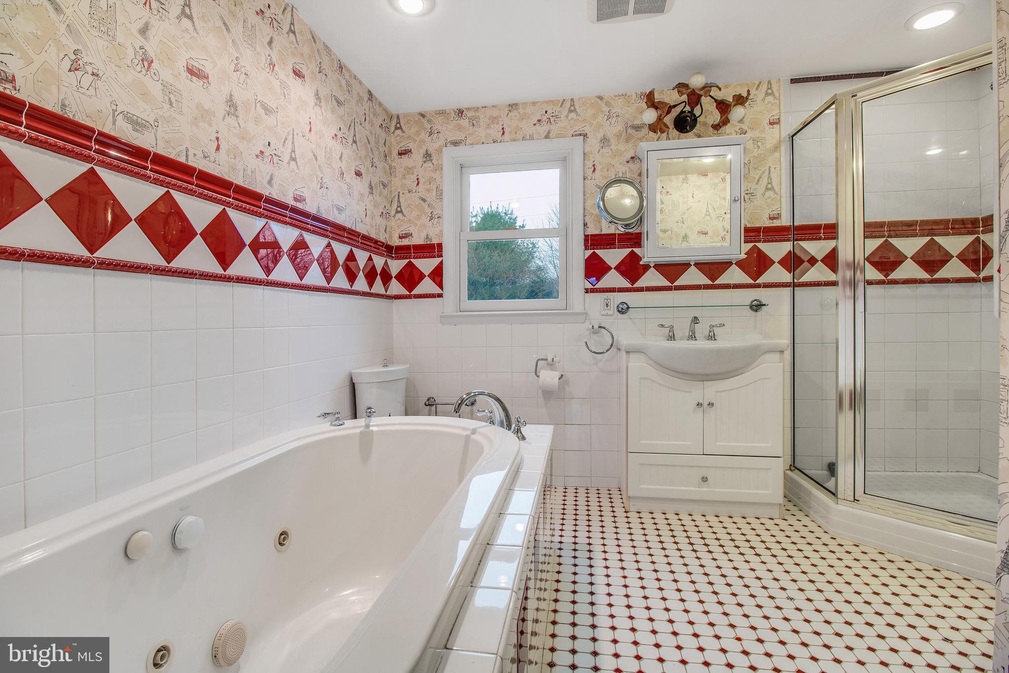 19 Birch Road Malvern, PA 19355 - Photo 38 of 54 Master Bath w/ jacuzzi tub