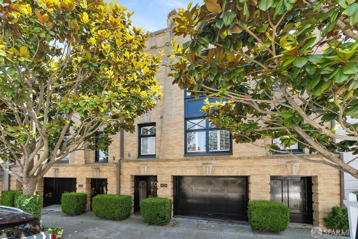 2961 Pacific Avenue San Francisco, CA 94115 - Photo 2 of 64 a front view of a house with garden