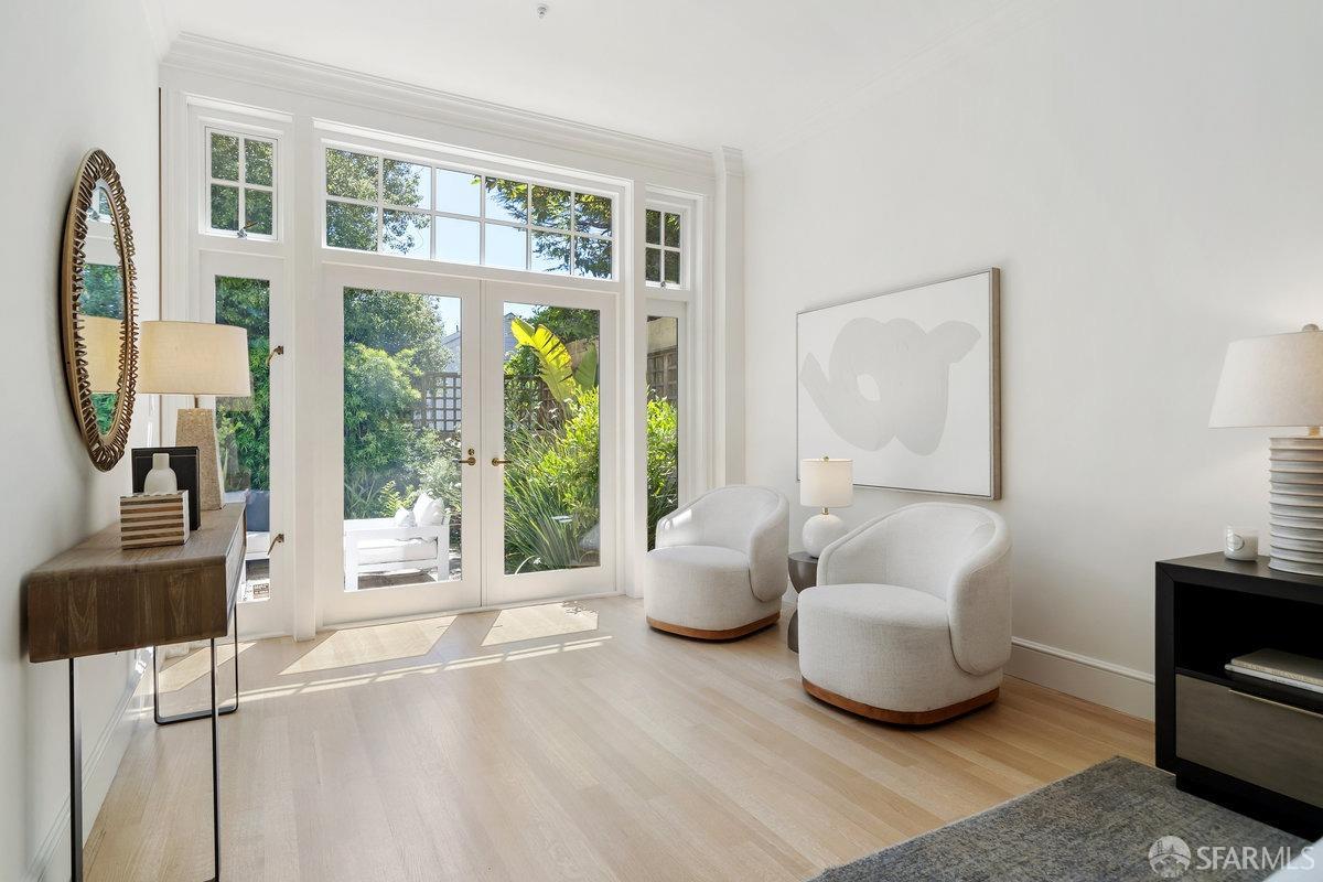 2961 Pacific Avenue San Francisco, CA 94115 - Photo 27 of 64 a living room with furniture and a window