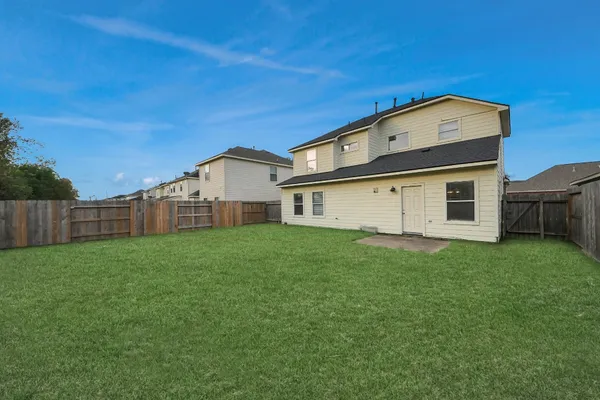 a view of a back yard of the house