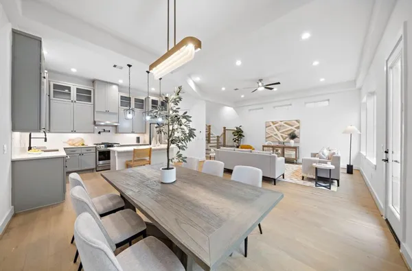 $815,000 | 949 Blackshire Lane, Houston, TX 77055