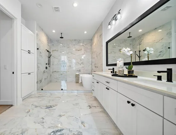 $815,000 | 949 Blackshire Lane, Houston, TX 77055