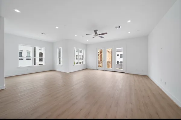 $815,000 | 949 Blackshire Lane, Houston, TX 77055