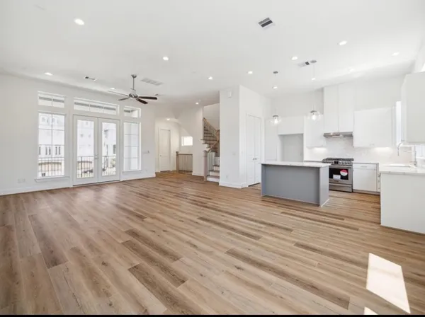 $815,000 | 949 Blackshire Lane, Houston, TX 77055