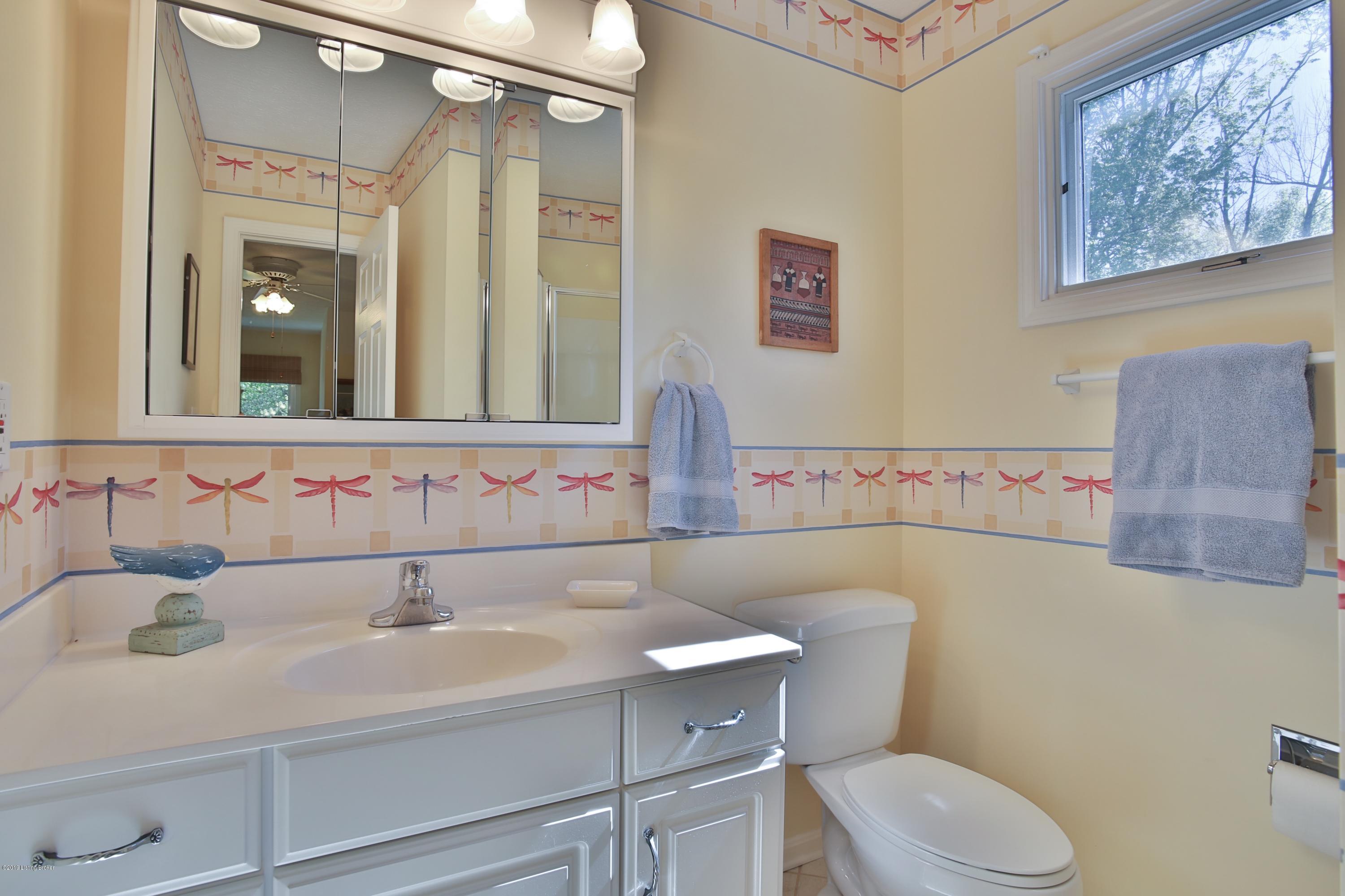 7401 Old Heady Road Louisville, KY 40299 - Photo 34 of 56 Front Bedroom bath