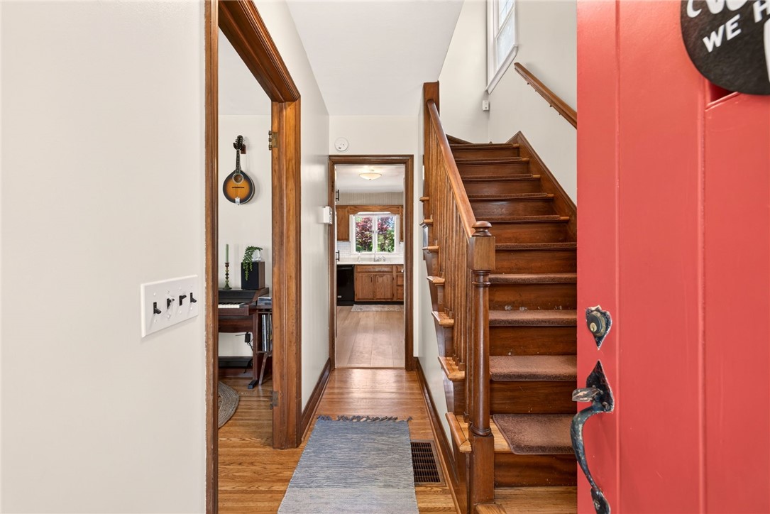 330 Colebourne Road Rochester, NY 14609 - Photo 5 of 37