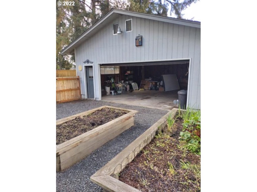 717 Night Hawk Lane Springfield, OR 97477 - Photo 30 of 32
