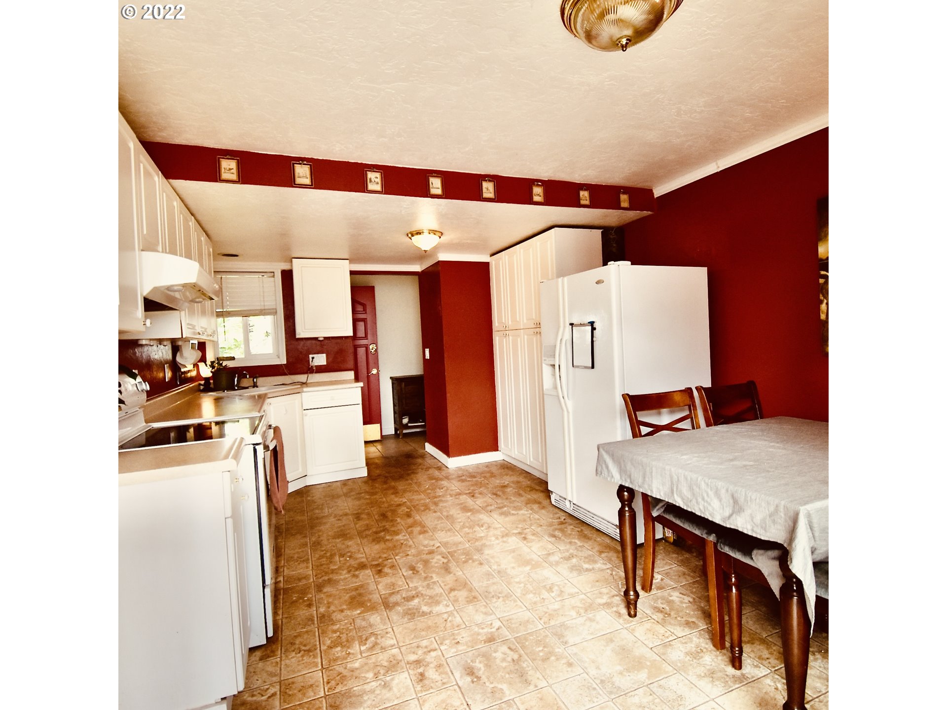 717 Night Hawk Lane Springfield, OR 97477 - Photo 5 of 32 a living room with stainless steel appliances kitchen island granite countertop furniture and a kitchen view