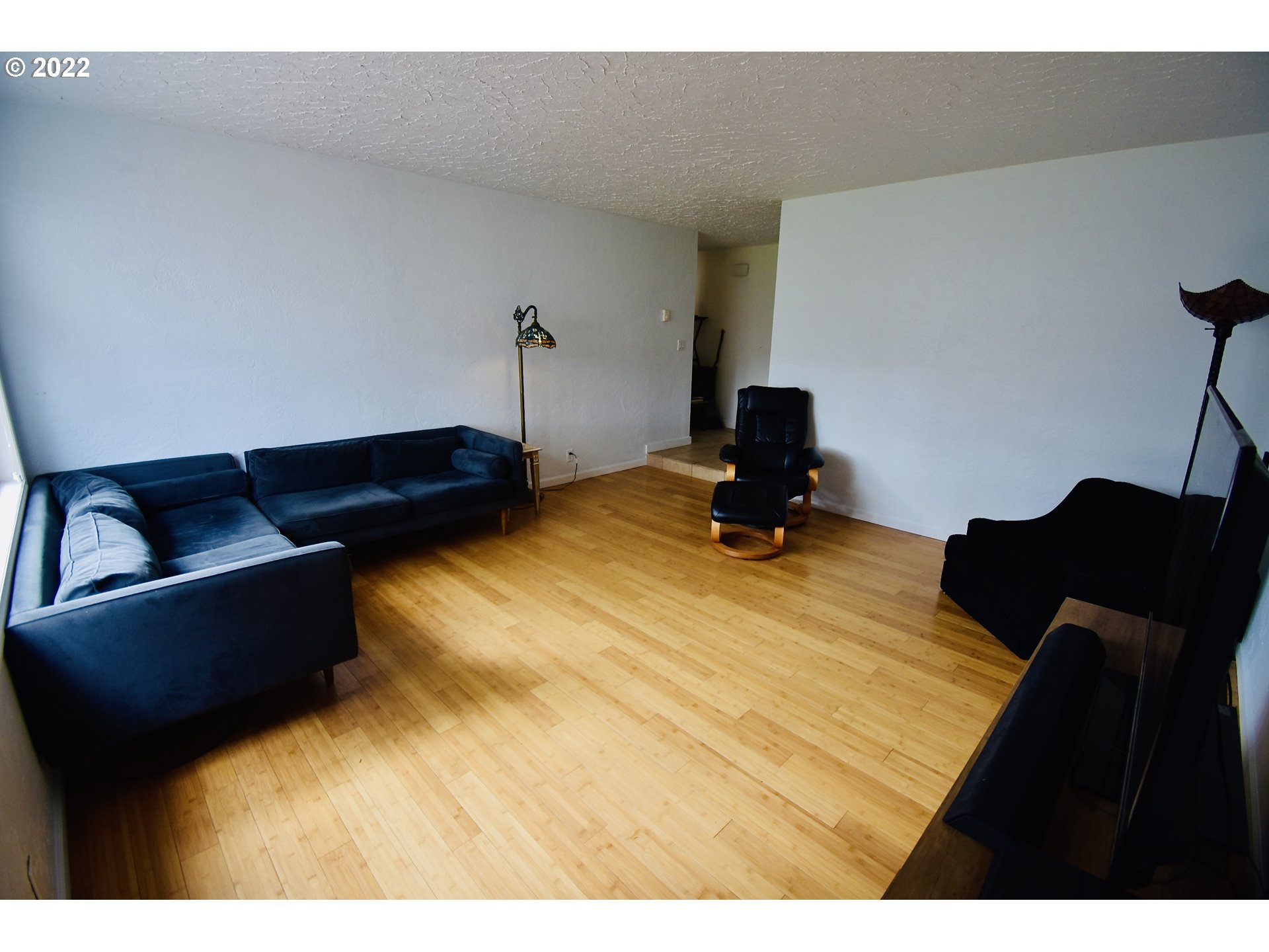 717 Night Hawk Lane Springfield, OR 97477 - Photo 6 of 32 a living room with furniture