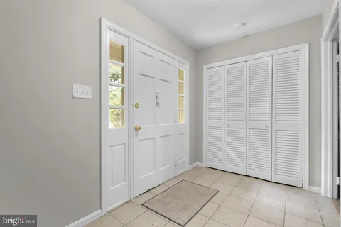$900,000 | 1585 Kimblewick Road, Potomac, MD 20854
