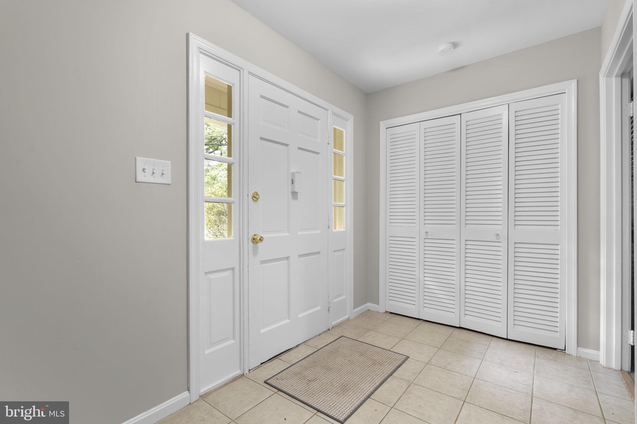 1585 Kimblewick Road Potomac, MD 20854 - Photo 6 of 60