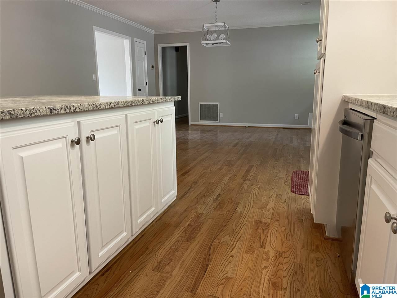 902 4th Avenue East Oneonta, AL 35121 - Photo 13 of 47