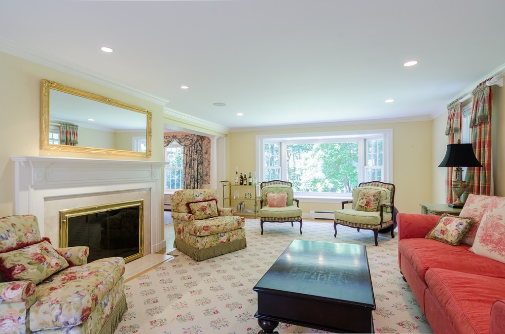 111 Montvale Road Weston, MA 02493 - Photo 11 of 25