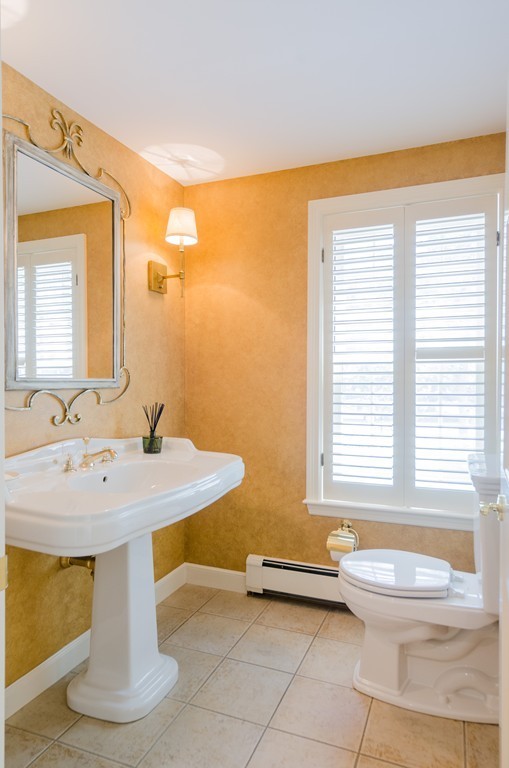 111 Montvale Road Weston, MA 02493 - Photo 15 of 25