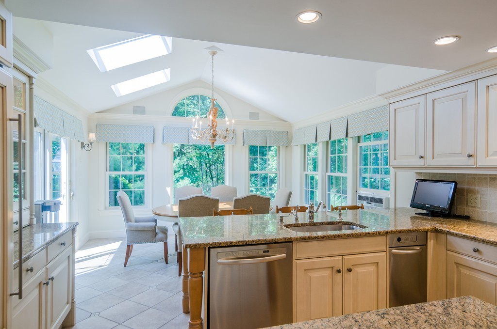 111 Montvale Road Weston, MA 02493 - Photo 2 of 25