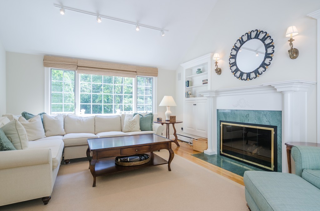 111 Montvale Road Weston, MA 02493 - Photo 3 of 25