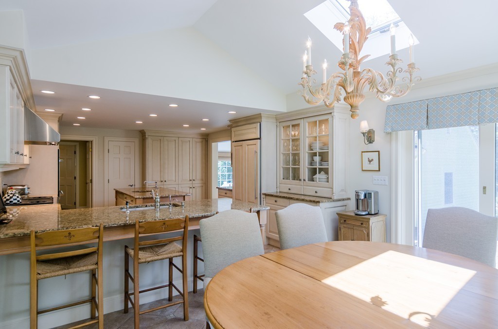 111 Montvale Road Weston, MA 02493 - Photo 10 of 25