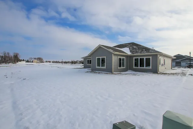 $514,000 | 255 Eau Claire Street Southeast, Hutchinson, MN 55350