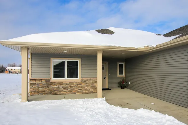 $514,000 | 255 Eau Claire Street Southeast, Hutchinson, MN 55350